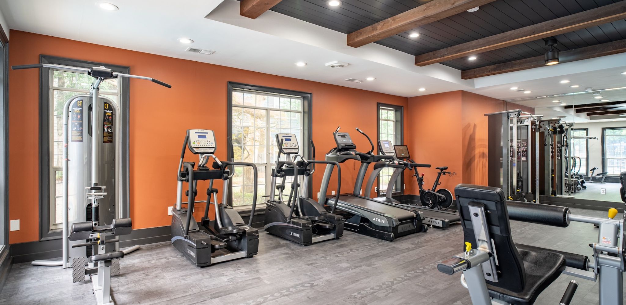 Hawthorne North Druid Hills resident fitness center with modern training equipment